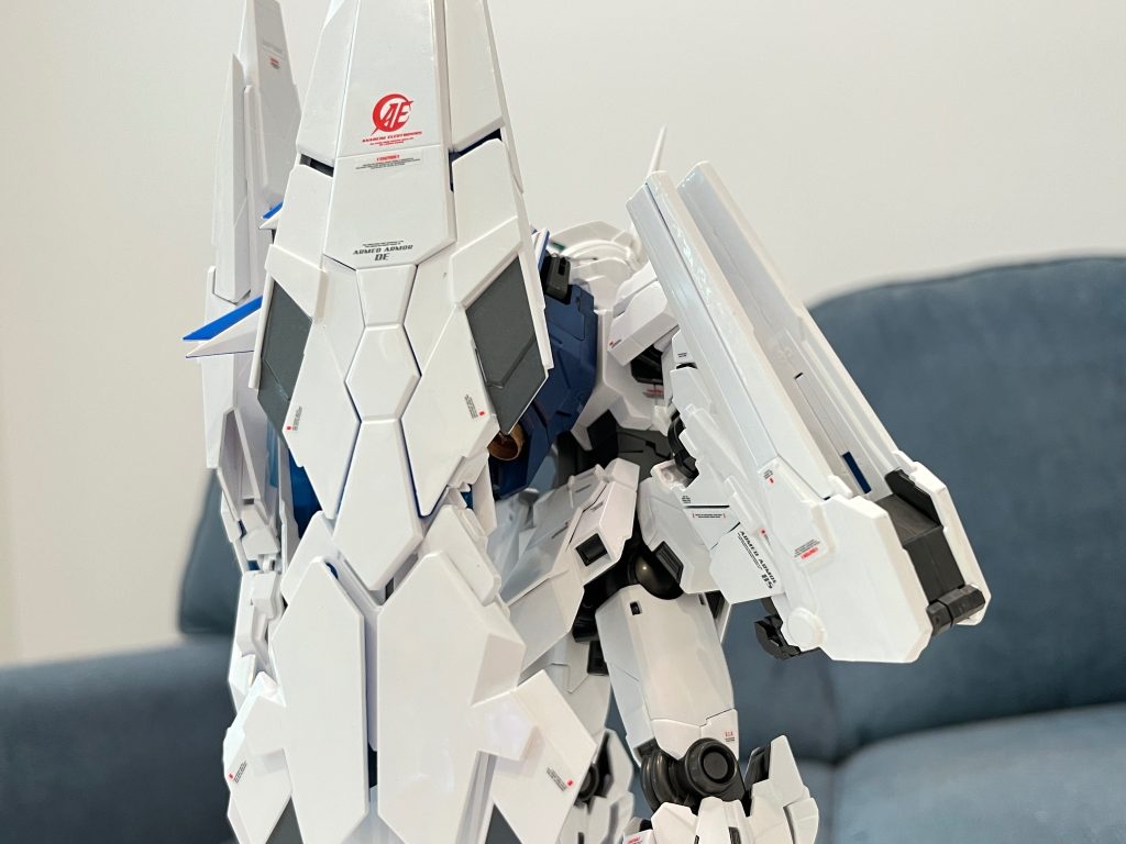 以前フェネクスを作ったことがありますが、白いユニコーンの雰囲気が全然違います。