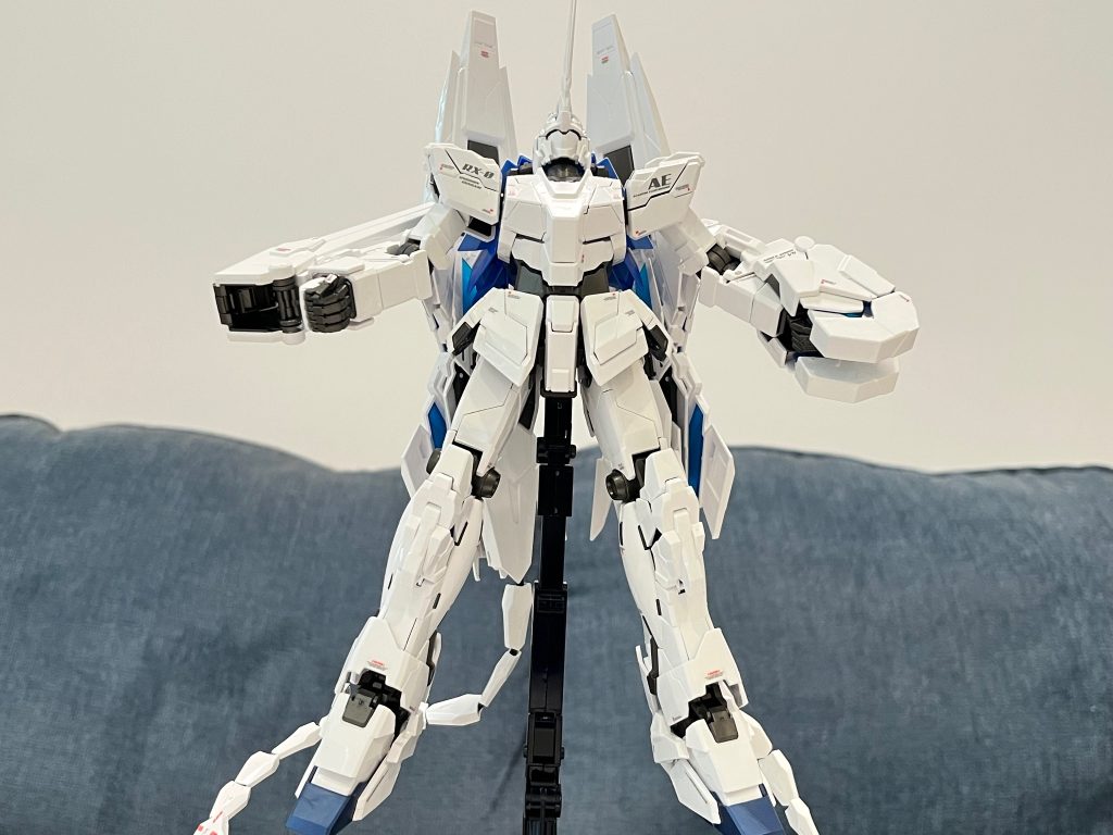 背負いはそんなにデカいでも自立できるのは凄くないのですか？飾るには台座を使えれば安心します。