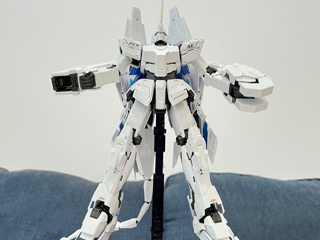 これはズームインのショットです。腕とか脚とかを動かせるとバッグパックがボロボロになってしまいます。ポージングは無理ようです。