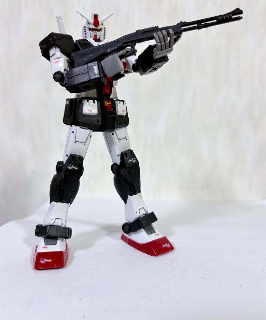 ショットガンを構えたプロトタイプ。黒いカラーリングはメリハリがあっていい(gundam-kao6)