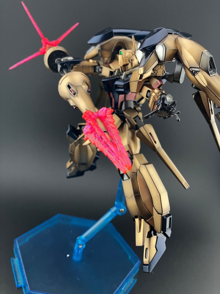 そしてこの機体の目玉！大型ドラグーンをサーベルと連結　近距離では無類の破壊力をもつ！その名は！グングングニル・・・