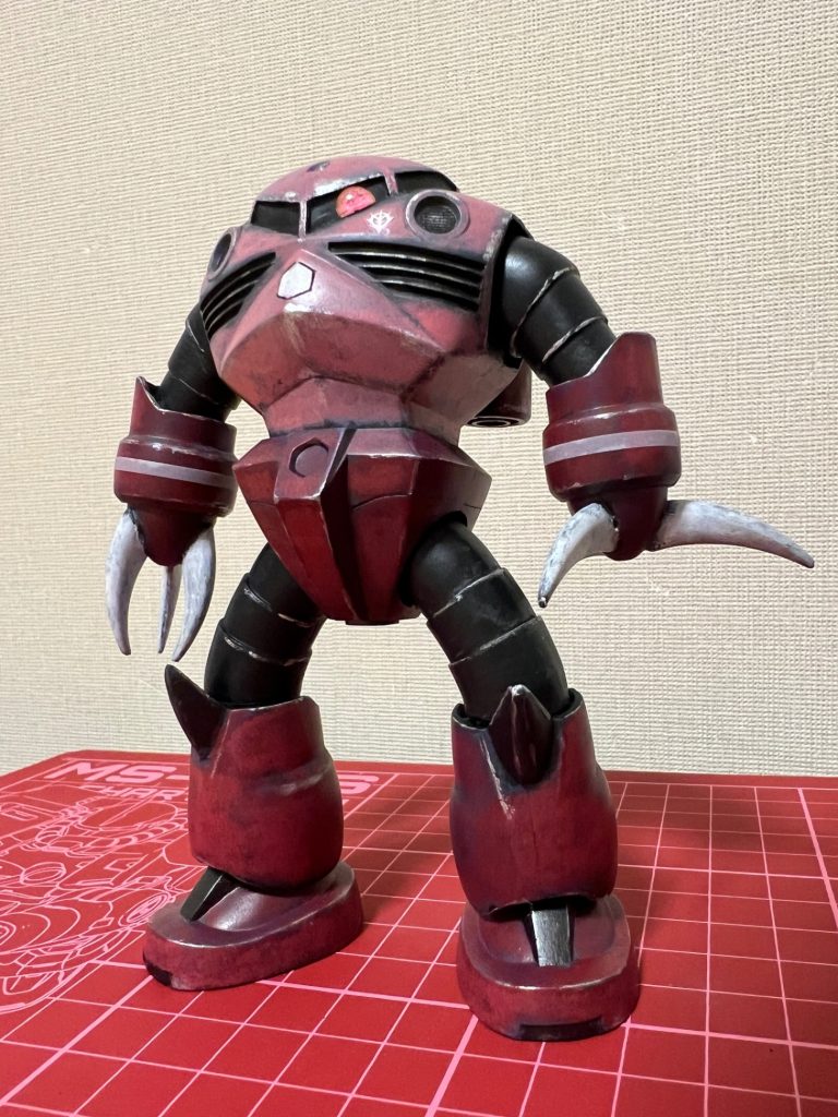 筆塗りで塗装しました。胴体はピンクに少しシャインレッドを混ぜて、手足、腰はあずき色です。