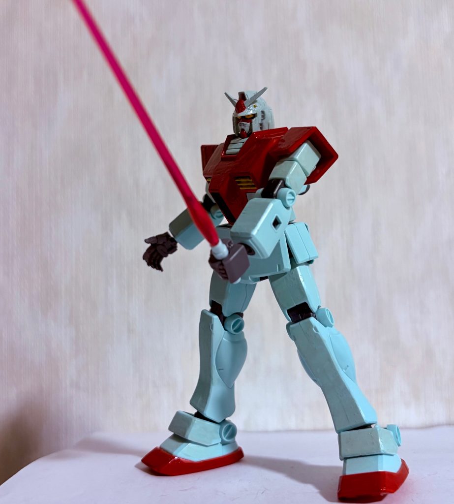 ビームサーベルのポーズはやっぱりガンダムの方が似合うね(gandam-hand2)