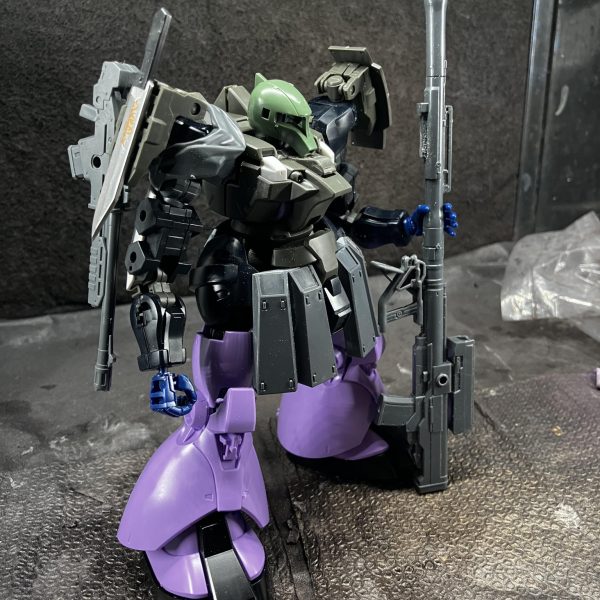 皆様こんばんは⭐️ザクⅠのメイン武装が決定しました。ザクⅠのバズ大好きなんでなんかできないかと組み合わせていたら・・・デカくなりましたwいつもの悪いクセで武装が特盛になりそう💦吟味しながらサブウェッポンを決めていきますあ、本体少ししか進んでませんwまだ時間がかかりますが、また見に来て頂けたらと思います。でわ皆様、良い週末を〜👋（2枚目）