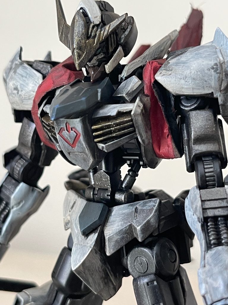 工作は合わせ目消しだけして、自作のタスキを着けました。最近のキットってガシガシ動くしプロモーションも良いしで感動しました。