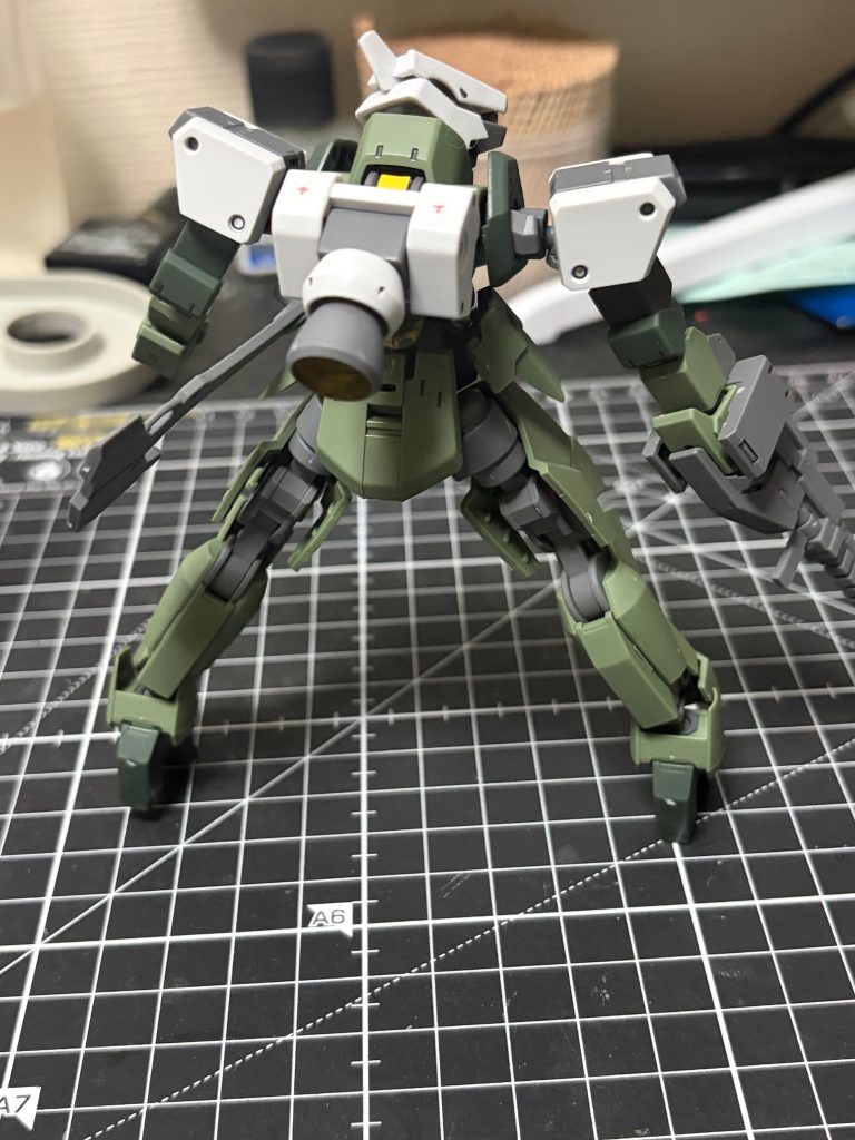 デカールは白の装甲だけ貼りました。
