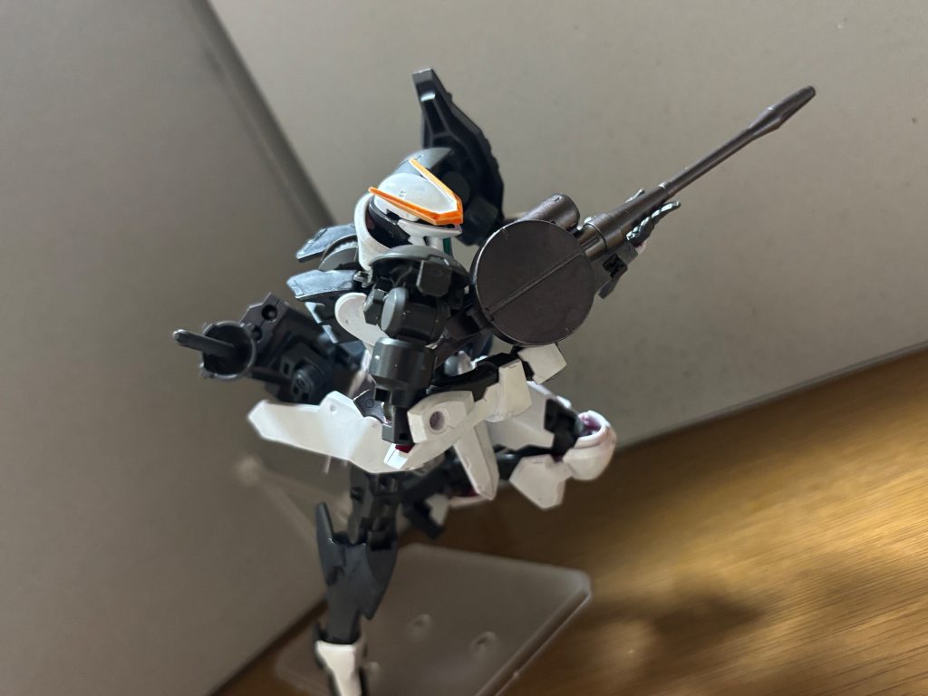 ショートライフル。定点からの狙撃ではなく、戦場を縦横無尽に駆け回りながら制圧する、機動狙撃を目的としている。