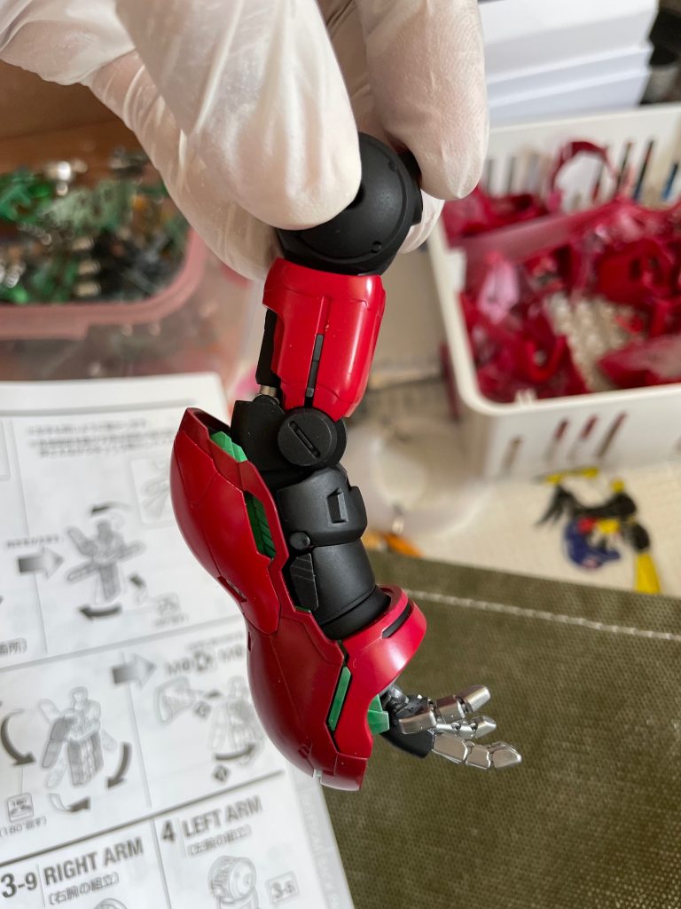 腕のパーツの作りはカッコいいです。
