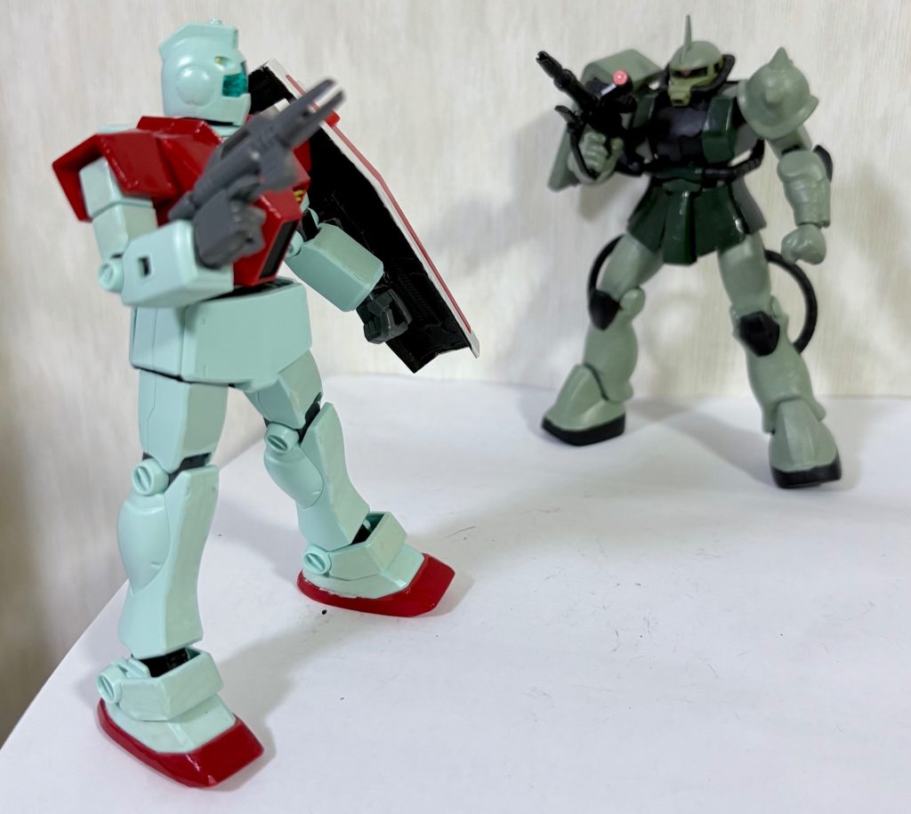 GMを作ったなら、ザクもやらなきゃね(iori_sei)とゆうか、そろそろリバイブ版GMを出して、バンダイさん(gundam-kao5)