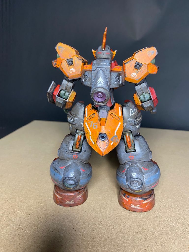 塗装はアクリルオレンジ、レッド、ダークグリーン。間違えて買ったガルパングレー。黒鉄色。ウェザリングカラー、グランドブラウン、マルチホワイトとグレー。