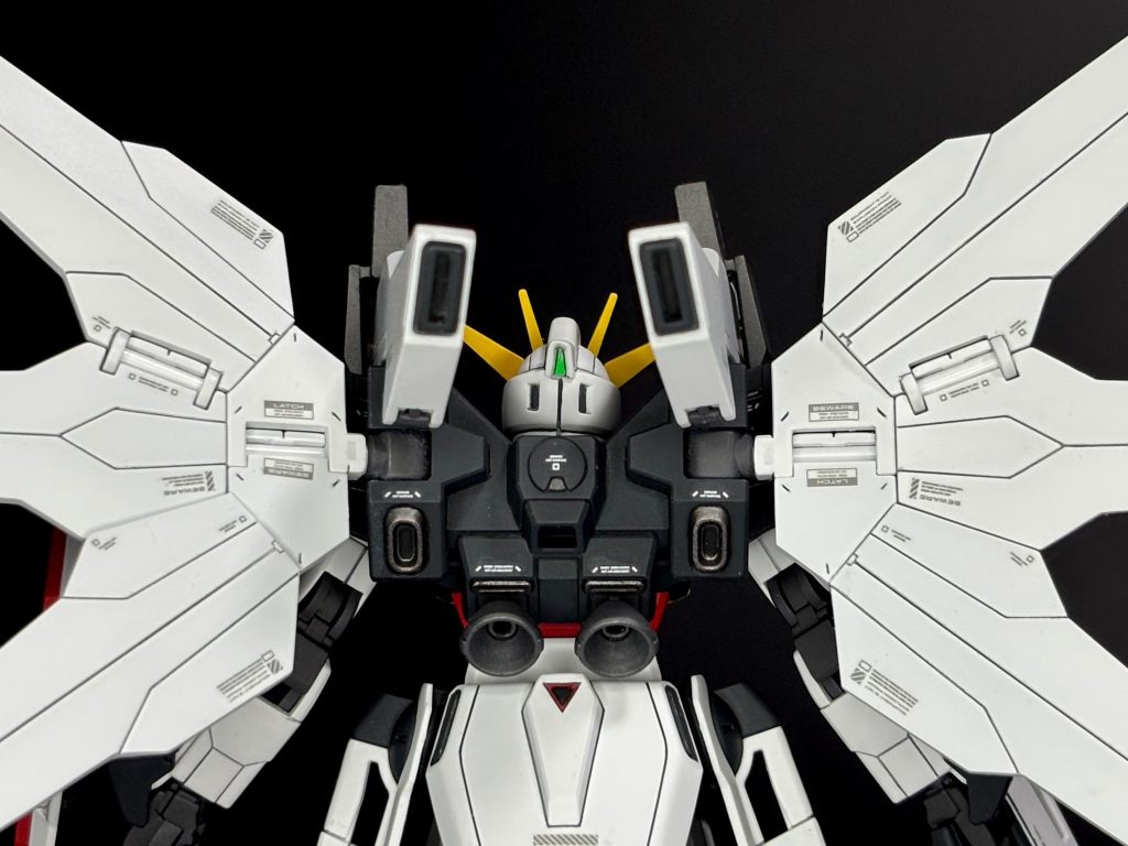 リフレクター展開状態を背中から。今回のデカールワーク割と気に入ってます(gundam-kao7)