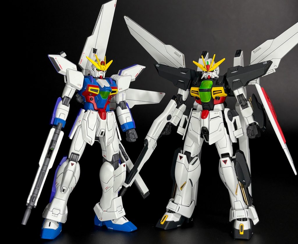 前作のガンダムXと。こうして並べるとやっぱりDXはマッシブ体型ですね。双方それぞれの良さがあります！
