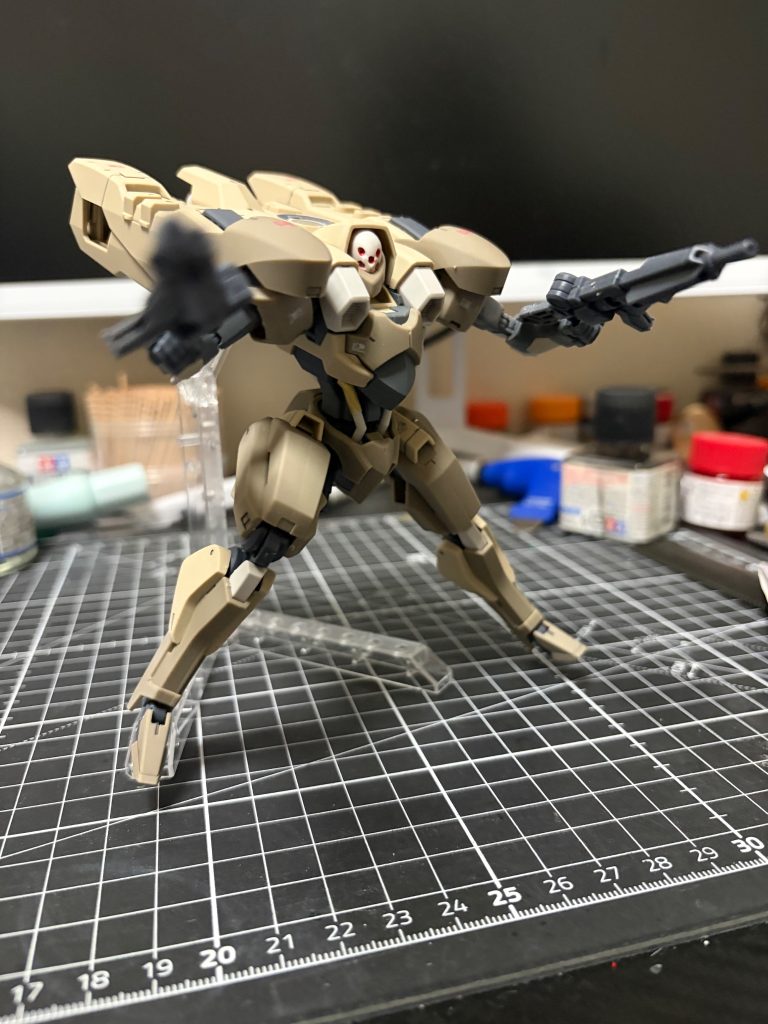 背中のブースターがデカいのと足が細すぎる為自立できず...ご覧いただきありがとうございます。