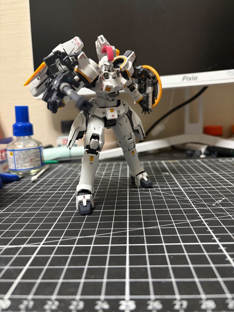 足が少し細いかもちょっとポージングしようとすると倒れちゃいますね。ご覧いただきありがとうございます。