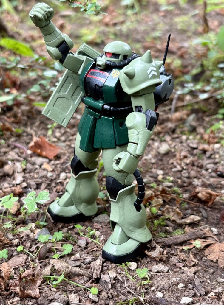 僚機に登山家っぽい外見のザクマインレイヤーも連れていく(zaku-kao2)