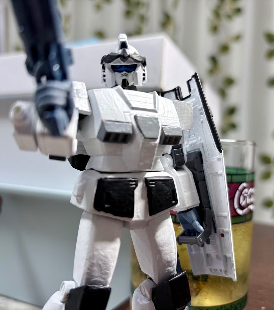 ウチのジム・ビーム・ホワイト(オリジナル機体)は我が家の用心棒である(zaku-kao10)