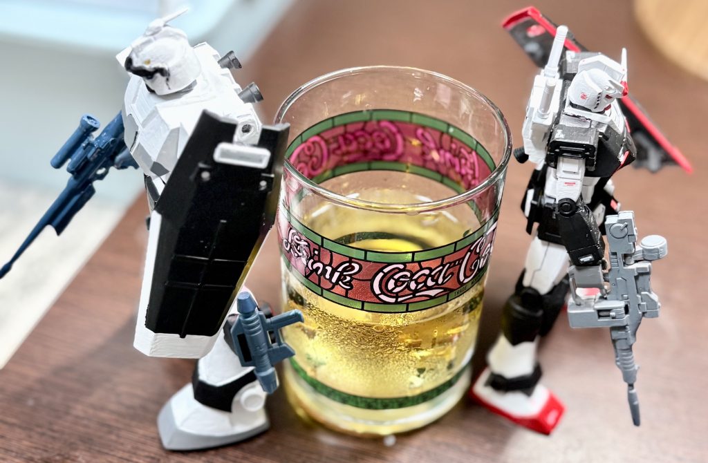 ジャックダニエルも良いけど、次は「ブラック＆ホワイト」でも飲もうかな(gundam-kao6)