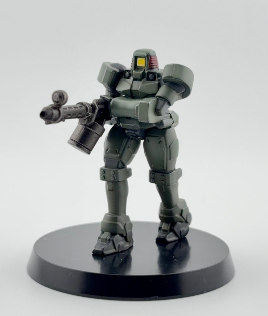 カラーレシピ【基本塗装（エアブラシ）】　緑：黒サフ(下地) → MSディープグリーン　武器：黒サフ(下地) →&nbsp;ガンメタル【基本塗装（筆塗り）】　赤：MEPHISTON RED（シタデル）　黄色：PHALANX YELLOW（シタデル）　グレー：MECHANICUS STANDARD GREY（シタデル）【トップコート】　武器部分：スムースクリア＋クリアー（1:3）　その他の部分はつや消し : スムースクリア＋クリアー（3:1）&nbsp;
