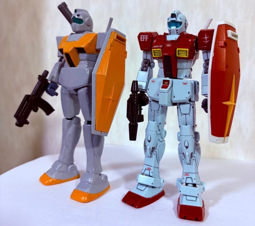 さらにオリジン版とも比較。意外と旧キットの方がスラッとしてるな(gundam-kao10)