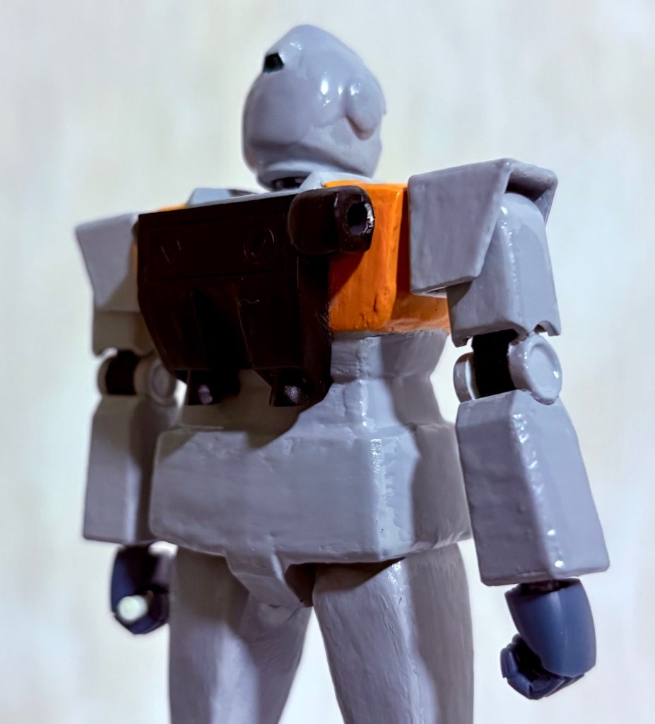背中のショルダーキャノンは取り外しが可能。軸受けにはジョイントキャッチャーを使用(gundam-kao6)