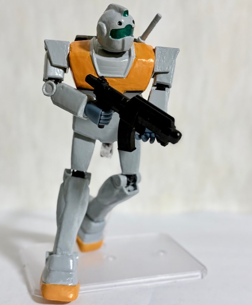 アクションベース対応なので、特殊部隊のようなカッコいいポージングも可能(zaku-kao6)