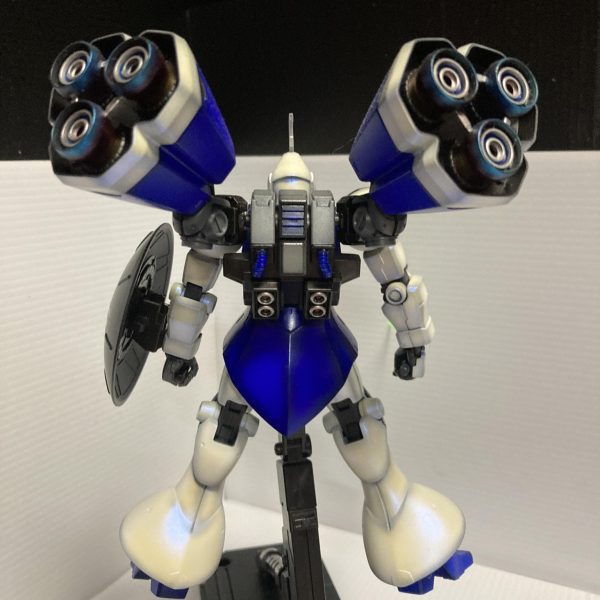 ほぼほぼ、塗装完成✨ビームライフルは思考中ハンドパーツ塗装中😅後はデカールかぁ・・・デカール買い足さないとなぁ（4枚目）