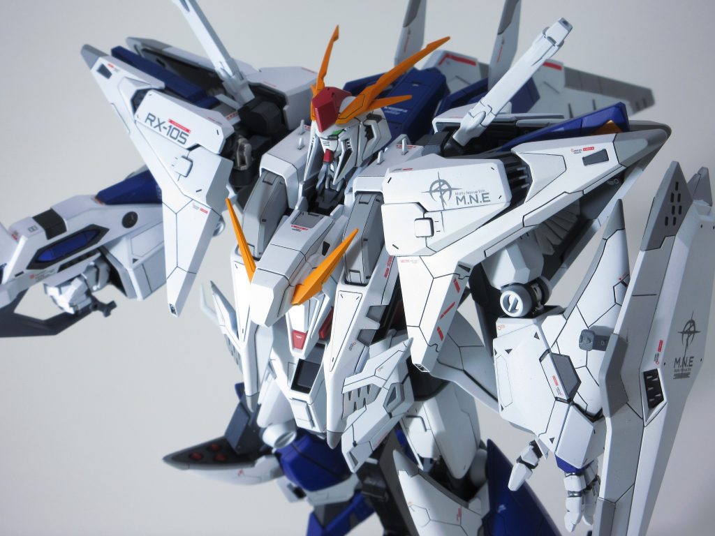 青は紺色系で明るめです白はガイアノーツEXホワイト