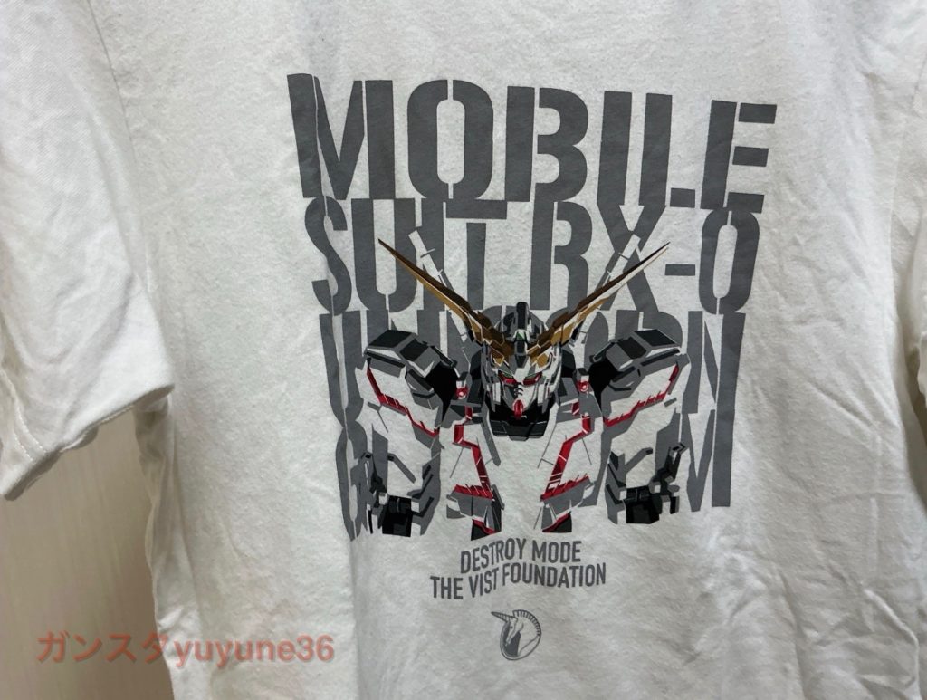 バックに写ってるのがユニクロとガンダムのコラボTデザインかっこいいですよね今回七時半に投稿したのはあのセレモニーの時間に合わせてって感じです