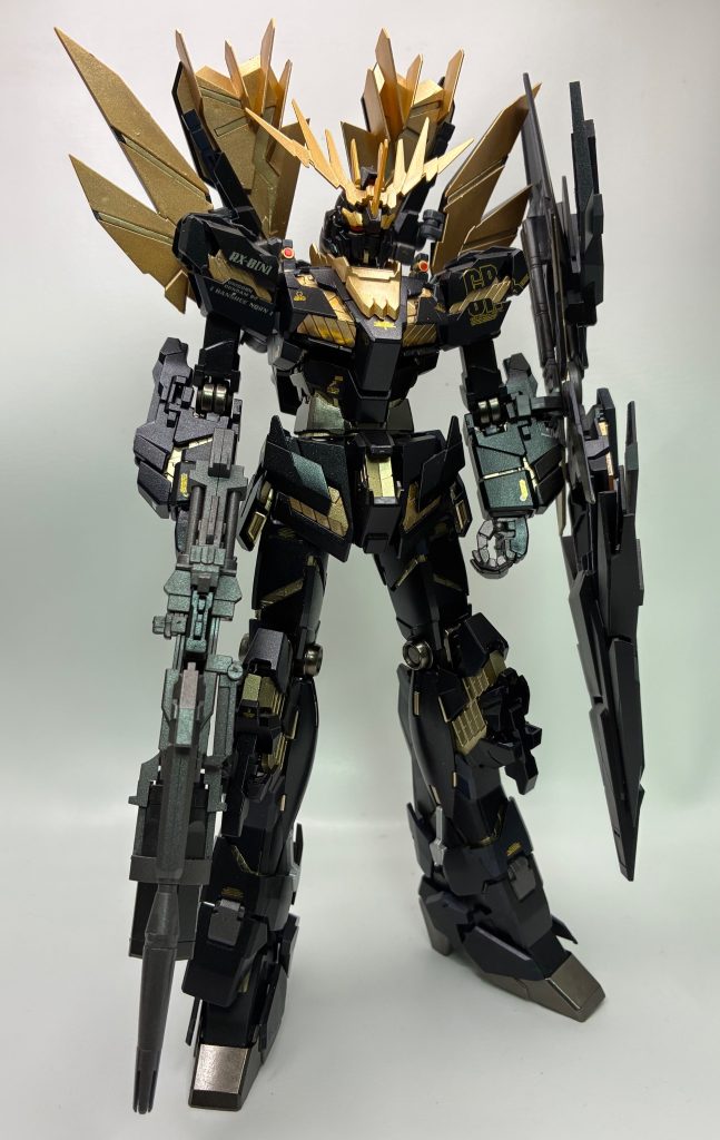フレームを海外製の合金フレームに変えて、サイコフレームの色を塗り直しました