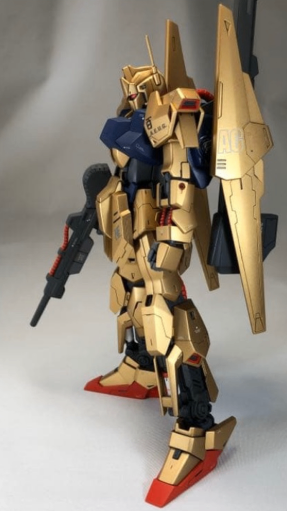 ツインアイをプラ板で作って、アンテナも真鍮線で作り直しました。前腕修正、二の腕も少し延長。