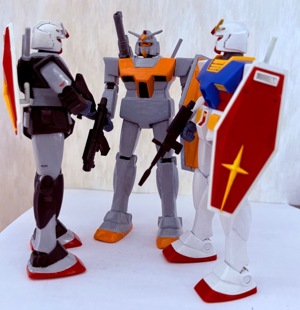 GMのボディにガンダム頭なので、俺設定の「あぶないガンダム」ではトロい動物ことトオル君役でもいちおう出せる。左のプロトタイプはタカで右のノーマルはユージである(gundam-kao6)P.S.柴田恭兵さん、本日はお誕生日おめでとうございます🎂　いつまでもあなたを応援してます。