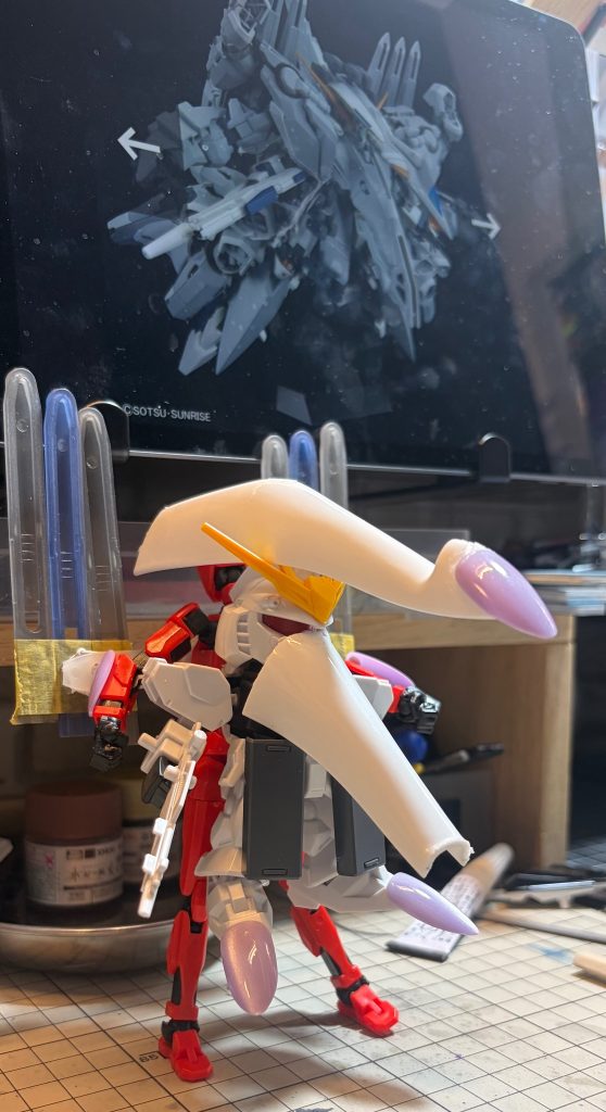 ここからスタートしましたνガンダムと関節パーツ以外は１００円ショップで買える物を使っています