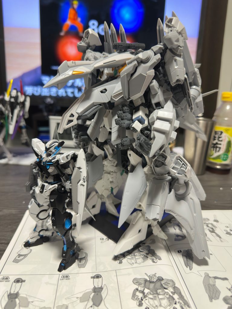 仮組状態。一緒にいるのは依然作ったRGエクシア。自分がMGをめったに作らないこともあり半端じゃないパーツ数でした。もちろん大きいのですがそれ以上に密度がすさまじく、組み立ても立体パズルのようで楽しかったです。MSを作ってる感じがしませんでした。&nbsp;以下いろいろ。