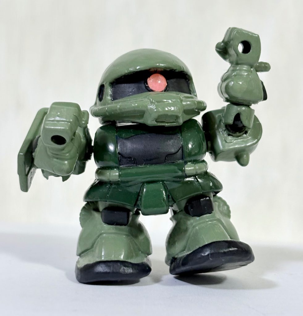 なのでSDガンダムらしいコミカルなポーズもこの通り(zaku-kao2)
