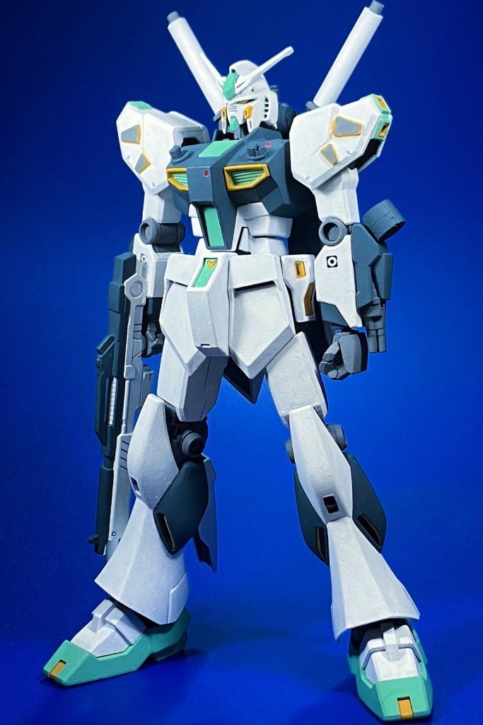 全てパージした状態。エントリーグレード量産型νガンダム（キルケーの魔女版）単体。こちらから先に製作していったんニューガンダムのみで完成写真を撮ったので手に持っているビームライフルが当初の予定だったニューガンダムのものになってしまってます、すみません。（この当時まだHGアリュゼウス発売前でライフルはこれで行く予定でした）ライフル以外は変わってません。