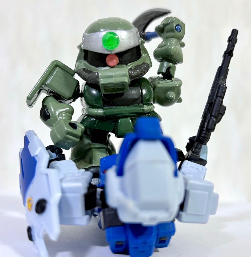 オリジンですっかりおなじみになったヒートホーク(まさかりというべきか？)を構えて戦う。