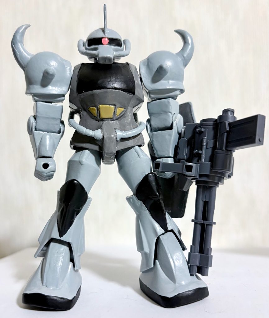 次は旧キットを改造した初期量産型グフ。これはジオニックフロント等で有名になったフィンガーバルカンやヒートロッドを持たないタイプで各装甲の形状もノーマルグフと微妙に異なる。