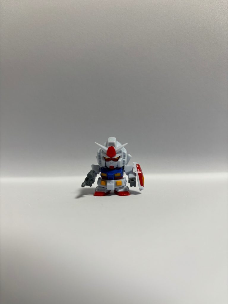 塗装前。小さすぎてバリ取りしないと盾や顔がハマりません。