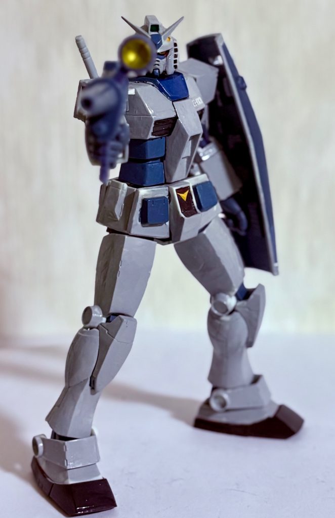 まず一つ目がG3ガンダムである。幼稚園の頃に本機の存在を知り、6際の頃に本屋で買ったプラモ雑誌「ガンダムウェポンズ」での作例を見て一目惚れした機体である。グレーをベースにしたカラーリングがノーマルガンダムとは違う兵器らしさを端的に表していたのと仮面ライダーG3と名前が被っているという理由だけで「推しガンダム」の一つになった。