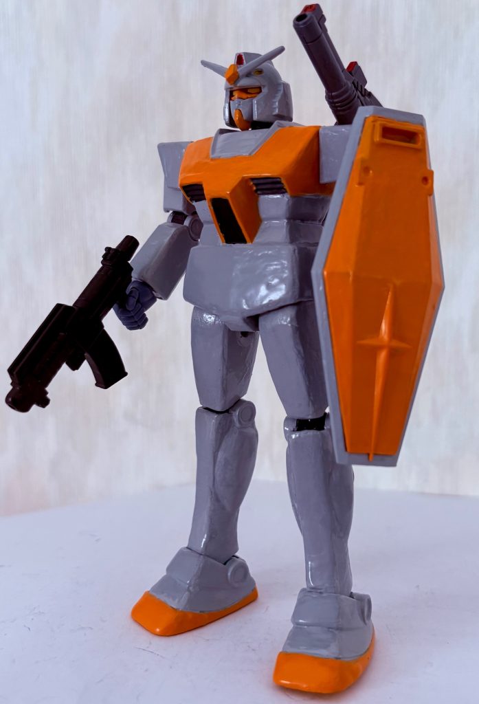 おなじみのガンダム頭。グレーのカラーリングが渋い(zaku-kao2)