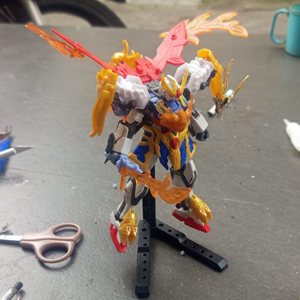 I developed the Strike Ryubi into the Perfect Strike Ryubi through a mix build combining the EG Strike with the SD Liu Bei.&nbsp;As a creative gimmick, I also incorporated the three Beasts from SD Liu Bei to complete the concept and give the build a more unique character. The combination of the EG Strike proportions with the distinctive elements of SD Liu Bei creates a different look while still preserving Ryubi's & Perfect Strike identity.#Gunpla #Gunsta #Gundam #PerfectStrikeRyubi #StrikeRyubi #SDLiuBei #EGStrike #GunplaCustom #MixBuild #CustomGunpla #GunplaBuild（2枚目）