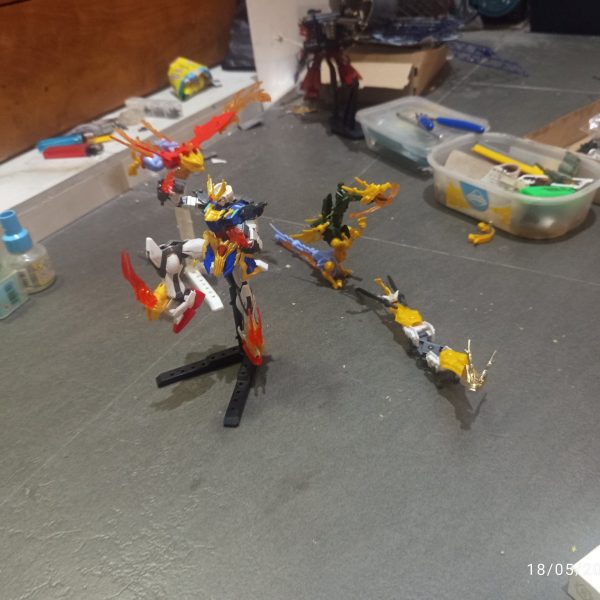 I developed the Strike Ryubi into the Perfect Strike Ryubi through a mix build combining the EG Strike with the SD Liu Bei.&nbsp;As a creative gimmick, I also incorporated the three Beasts from SD Liu Bei to complete the concept and give the build a more unique character. The combination of the EG Strike proportions with the distinctive elements of SD Liu Bei creates a different look while still preserving Ryubi's & Perfect Strike identity.#Gunpla #Gunsta #Gundam #PerfectStrikeRyubi #StrikeRyubi #SDLiuBei #EGStrike #GunplaCustom #MixBuild #CustomGunpla #GunplaBuild（7枚目）