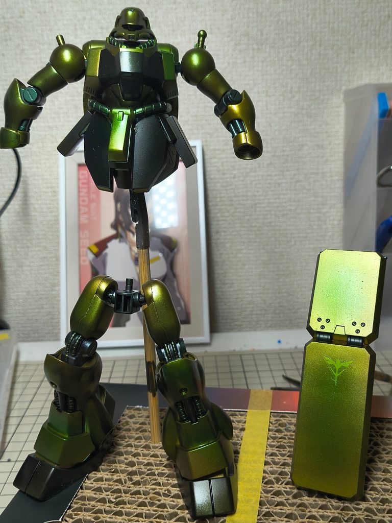 グラデがバランスよく配置、連続するように、組んだ状態で塗装しました。