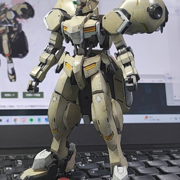 一色目、黒以外ディアクティブホワイトで塗る事になったのでほぼほぼ真っ白に塗っていきます。黒との境界も相手が黒なので雑でok1枚目、ディアクティブホワイト一周2枚目、ディアクティブホワイト、3周くらいで終了。3枚目、ウォッシング前2色目の途中経過、撮ってなかった。（3枚目）