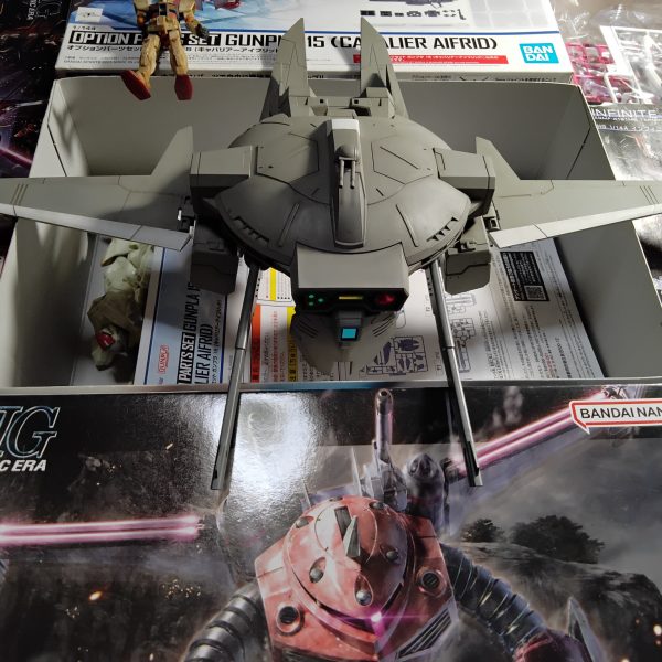 ゼロカスのほうは、続けてますが、まさかウイングのアームの見られる部分までオールABSと思ってもいず。加えて指部品含むウイング部パーツまでABSとも思わずで心が折れました。てっきり、特に指なんかは前キットのMGウィングの羽根以外共通でグレー指がABSなので、バンダイが気を利かせてポリスチレンで白指つくったと勝手に勘違いしてました。で、泣く泣くABSボンドで接着中です。多分2，3週間は寝かせます。羽の裏部分は削ったんですけど左右終わったら比べようがないんでこんなもんですな感じの1枚です。更に、心が折れたやら次のサクサク候補再販MGSDエアリアルが買えなかったやらで、転売7000円なんて誰が買うかとプリプリしてました。なんとか諦めがついてお盆前のおそらく品出し充実だと思いますがそれを狙って店舗回りしましてシーズゴ欲しかったんで上手く見つかってちょっとぼったくり価格で購入。（ズゴックは新製品でクリアバージョン考えるとノーマル再販遅れるんじゃないか？）ジャスティス2式の方はヤケついでに買ってしまった。中古店の問屋経由仕入れ品のようでこちらは定価。それでも物色してたら箱痛み値下げがありましたんでケチってそっちをチョイスしました。オマケに20年寝かせたABS用ボンド。更にプラモ中断前の最後のスケール。素組で、デカールが逝かれてたんで自作したんですけど72ドット？で間違いで印刷して粗くて使えないというオチのまま終わってしまったCBR。SDガンダムは皆さんの作例を見てたら作りたくなって次のサクサク候補と考えて買いました。がしかし色分けが大変でサクサクいかないんで再び蓋をして封印中。&nbsp;（5枚目）