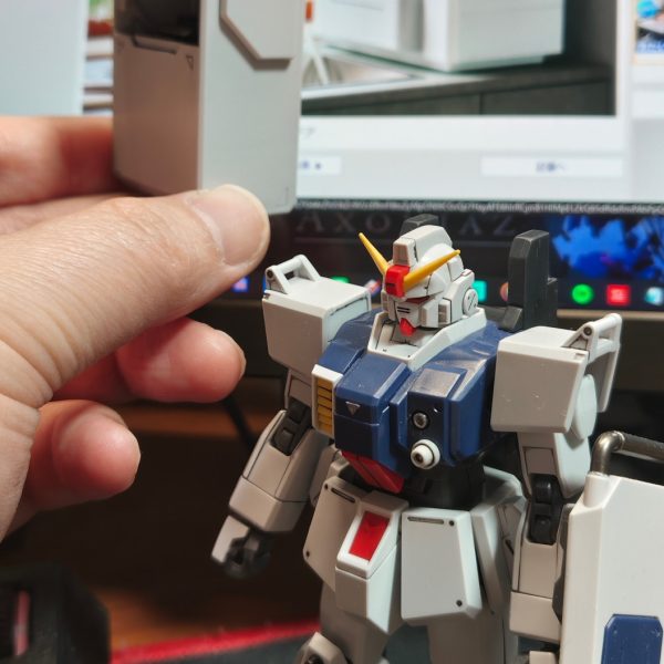 家電ニュース見てたらなんとなく撮りたくなった(笑)この前にズゴックを作ったが、練習中２作目。相変わらず部分メタル塗装と墨入れのみ。合わせ目消しムズイ。（2枚目）