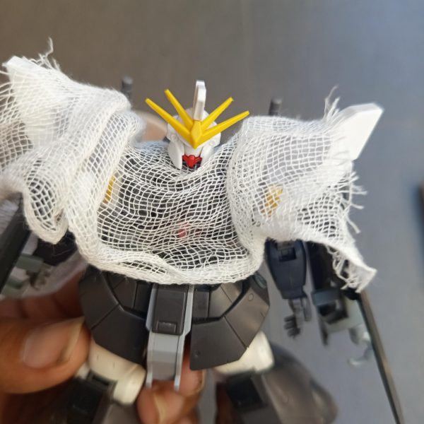 I developed the Arabian Wilderness by adding the wings from the Gundam AGE-2 Dark Hound to give it a more aggressive and distinctive silhouette.For the anti-beam cloak, I used medical gauze bandage and coated it with wood glue to stiffen the material and shape it according to the Gundam's body contours. This simple technique gives the cloak a more natural texture and form while adding extra detail to the overall custom build.#Gunpla #Gunsta #Gundam #ArabianWilderness #AGE2DarkHound #GunplaCustom #CustomGunpla #GunplaBuild #GundamCustom（3枚目）