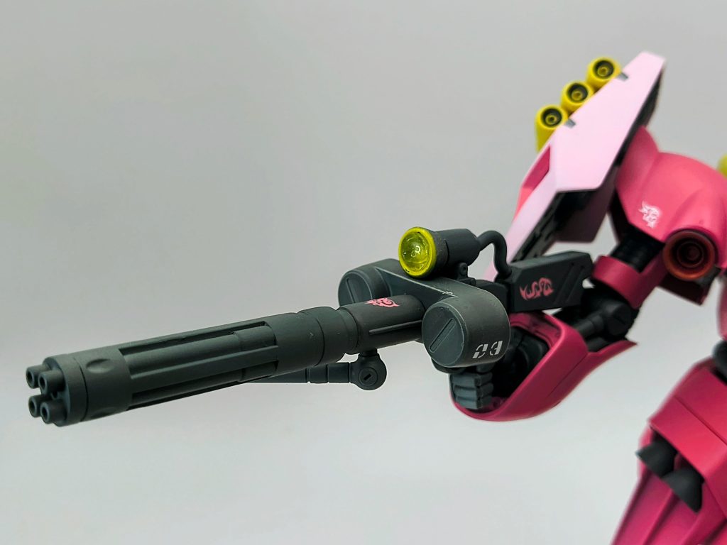 みにくいですがライフルにも同様のデカール、配色とし、機体と武器のつながりを意識しました。