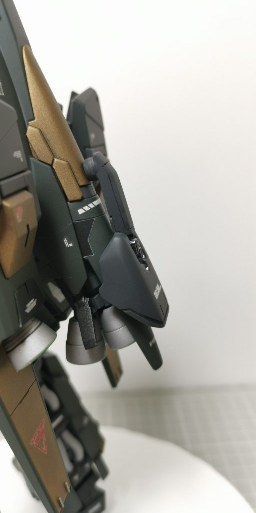 アタッチメントはマグネットにより着脱が可能。マグネットを仕込むスペースを確保した結果、ロケットノズルを大きく延長することに。かっこいいから良し(๑•̀ㅂ•́)و✧