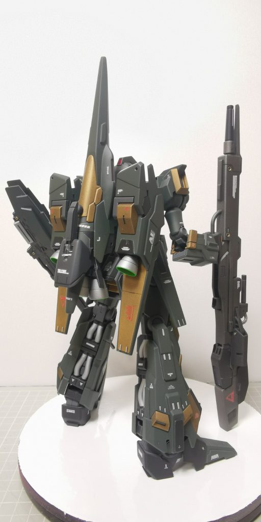 バックショット。パッと見分かりづらいでしょうが、プラ板切った貼ったしたりしてけっこうディティールアップしてます。